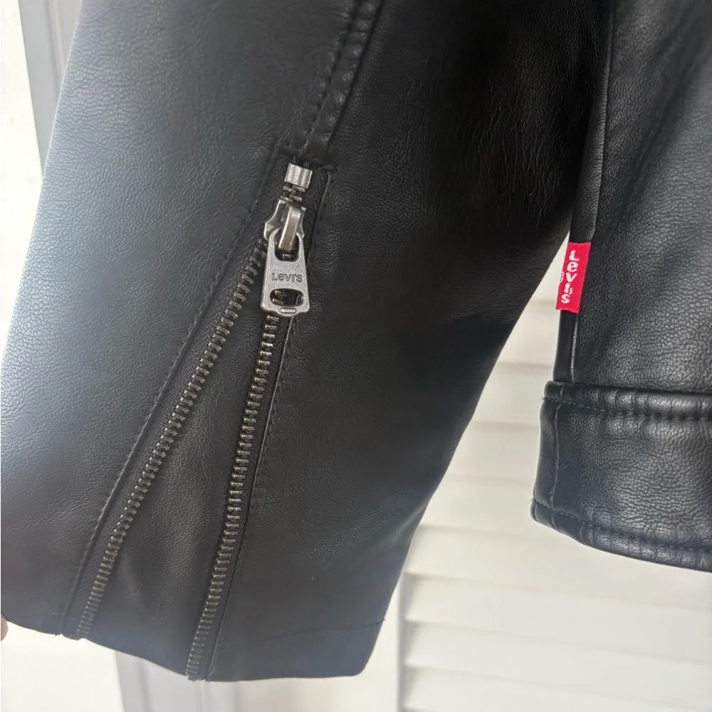 Levis this faux